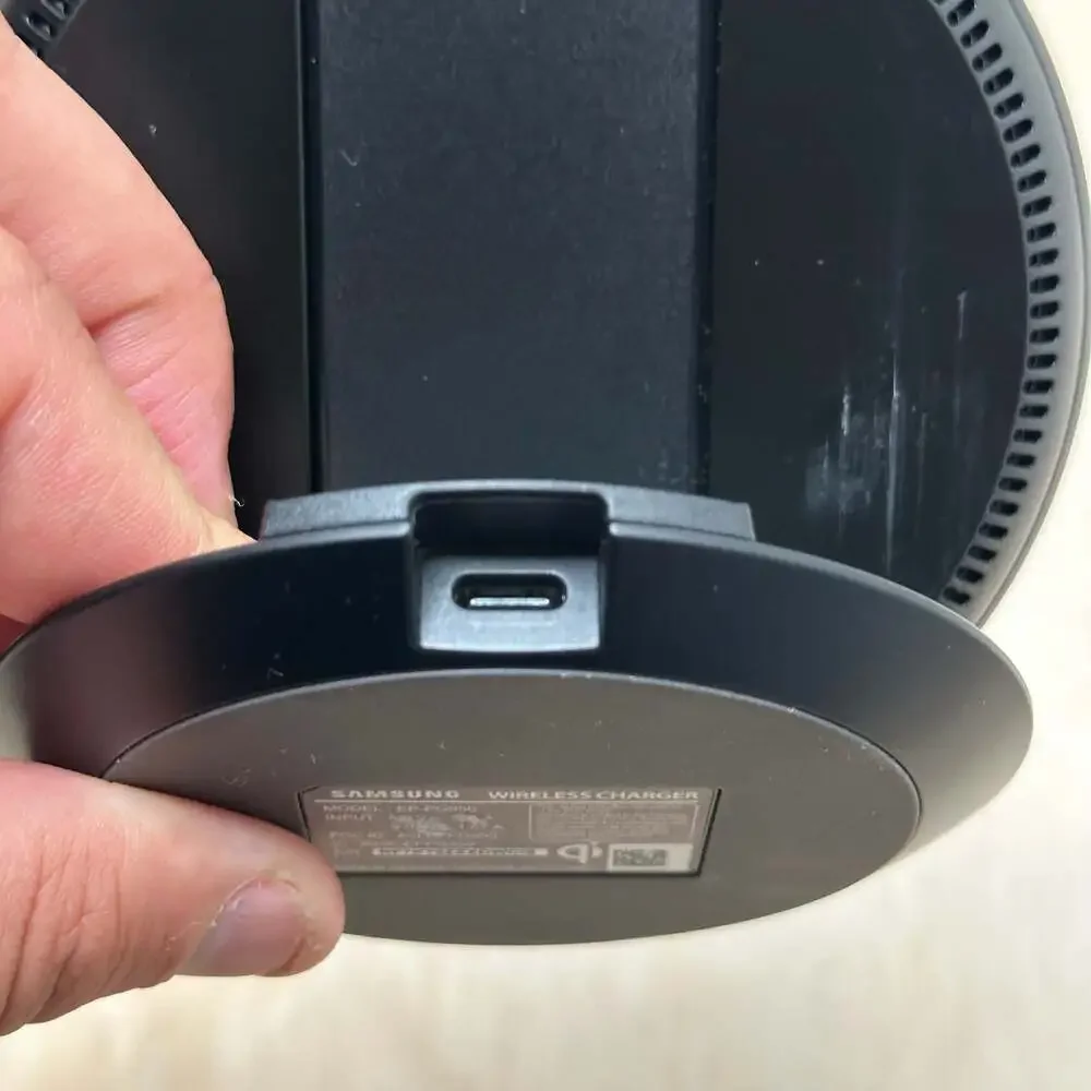 Samsung Fast Charge Convertible Wireless Charging Pad Stand EP-PG950 Black